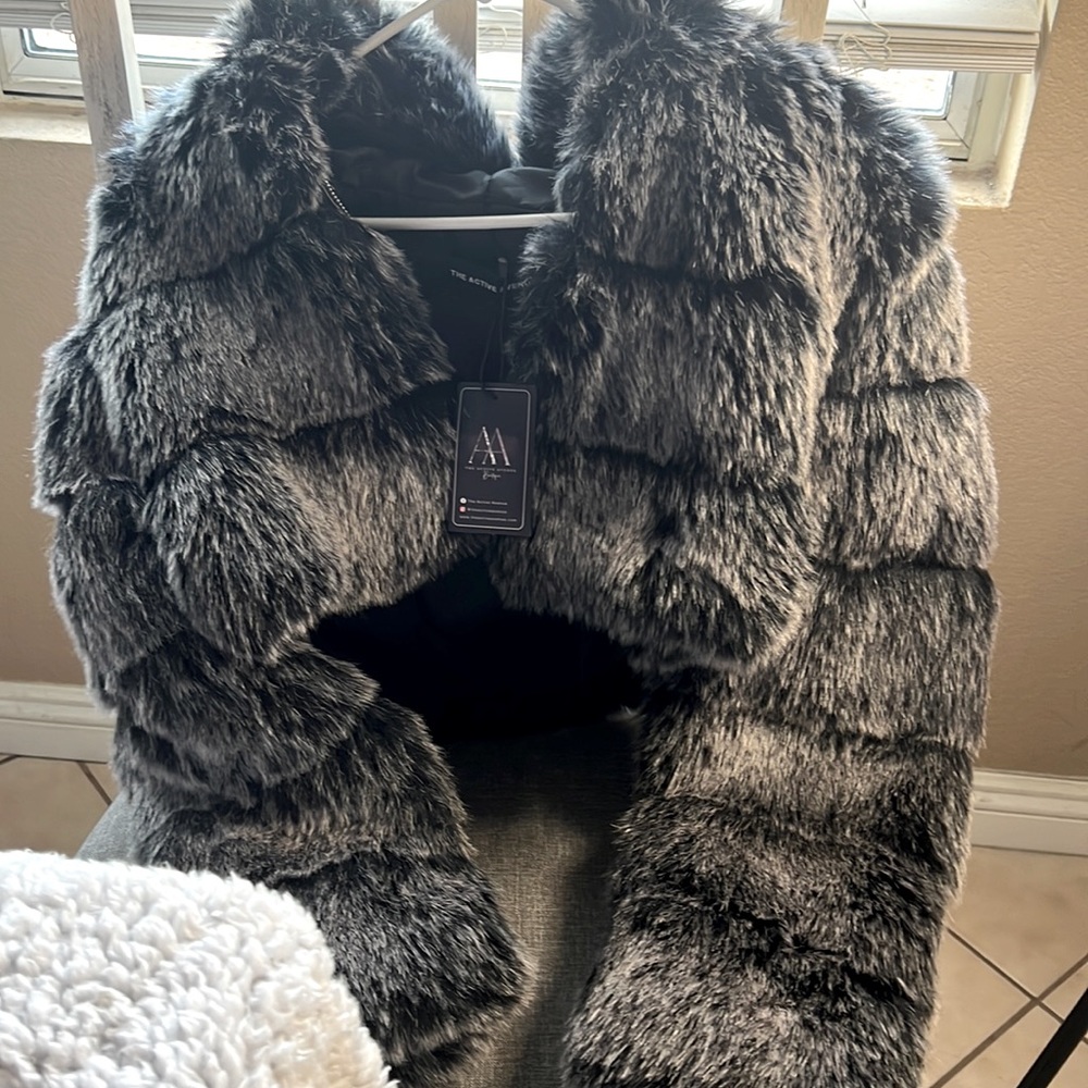 The Rich Girl cropped fur coat, runs true to size, XL, grey